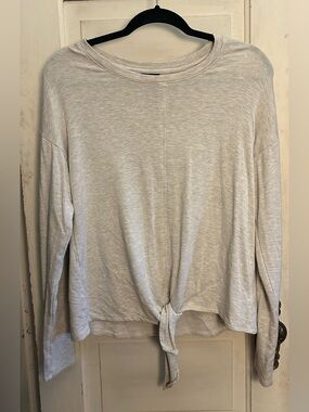 Bobeau Light cream Tie-Front Long Sleeve Top